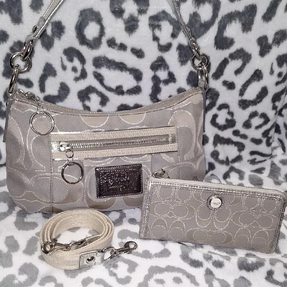 Coach Poppy Daisy Signature C Shoulder Bag with Matching Wallet